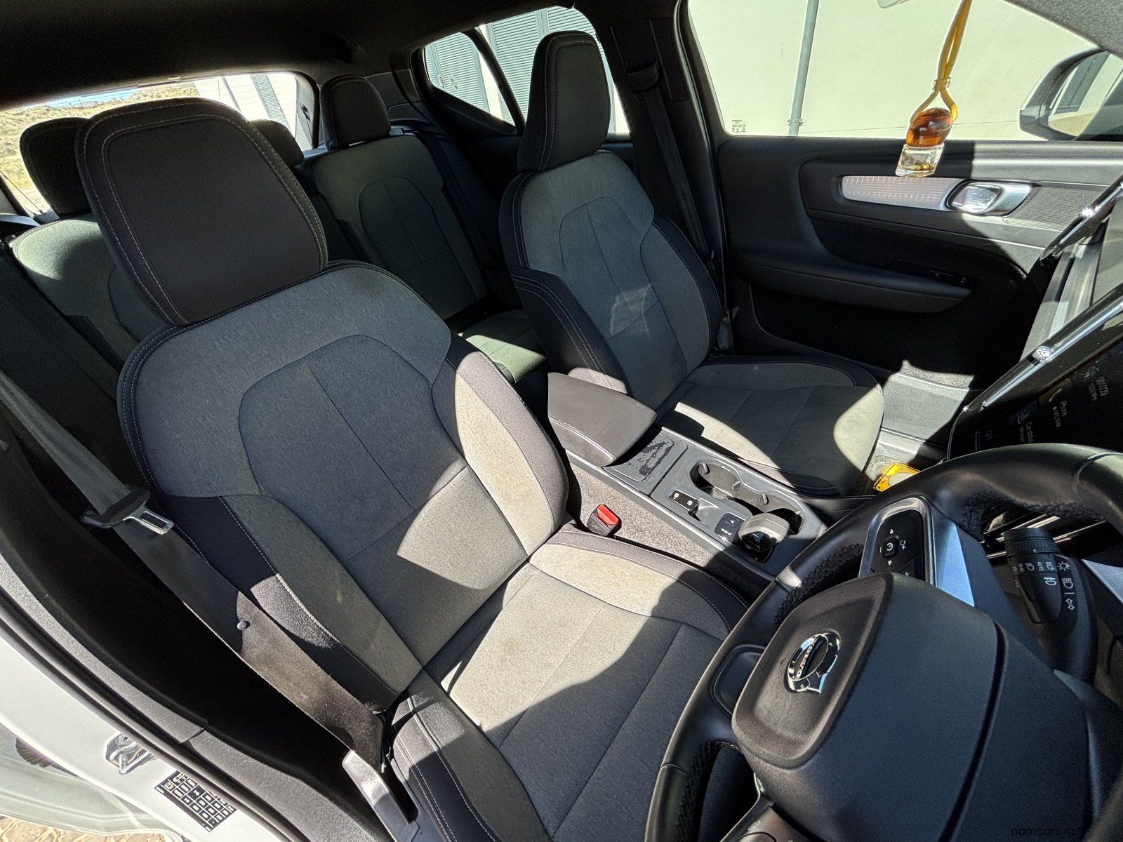 2022 Volvo XC40 T3 Momentum (NO DEPOSIT DEAL) photo