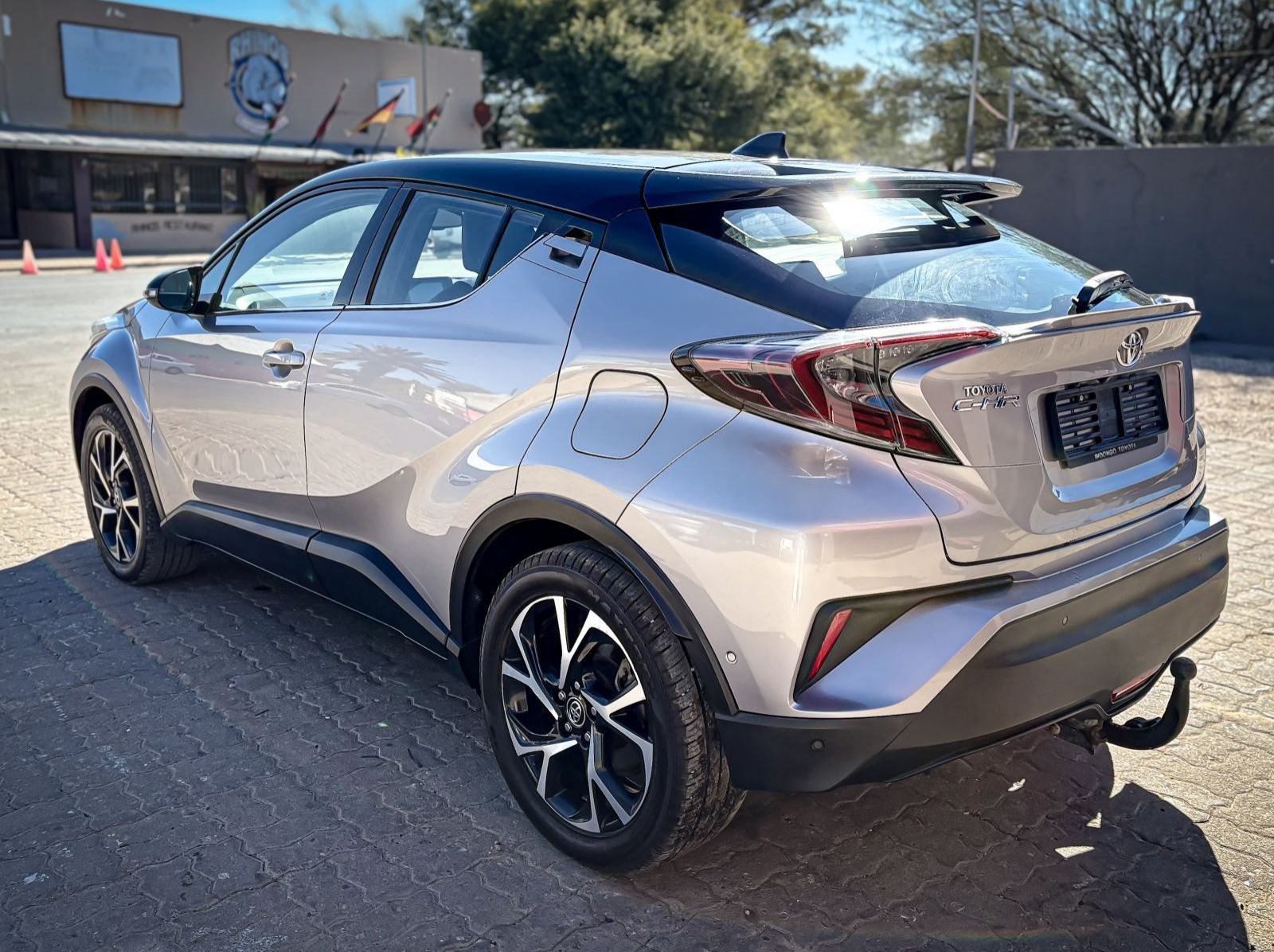 2020 Toyota TOYOTA C-HR 1.2T LUXURY CVT pictures