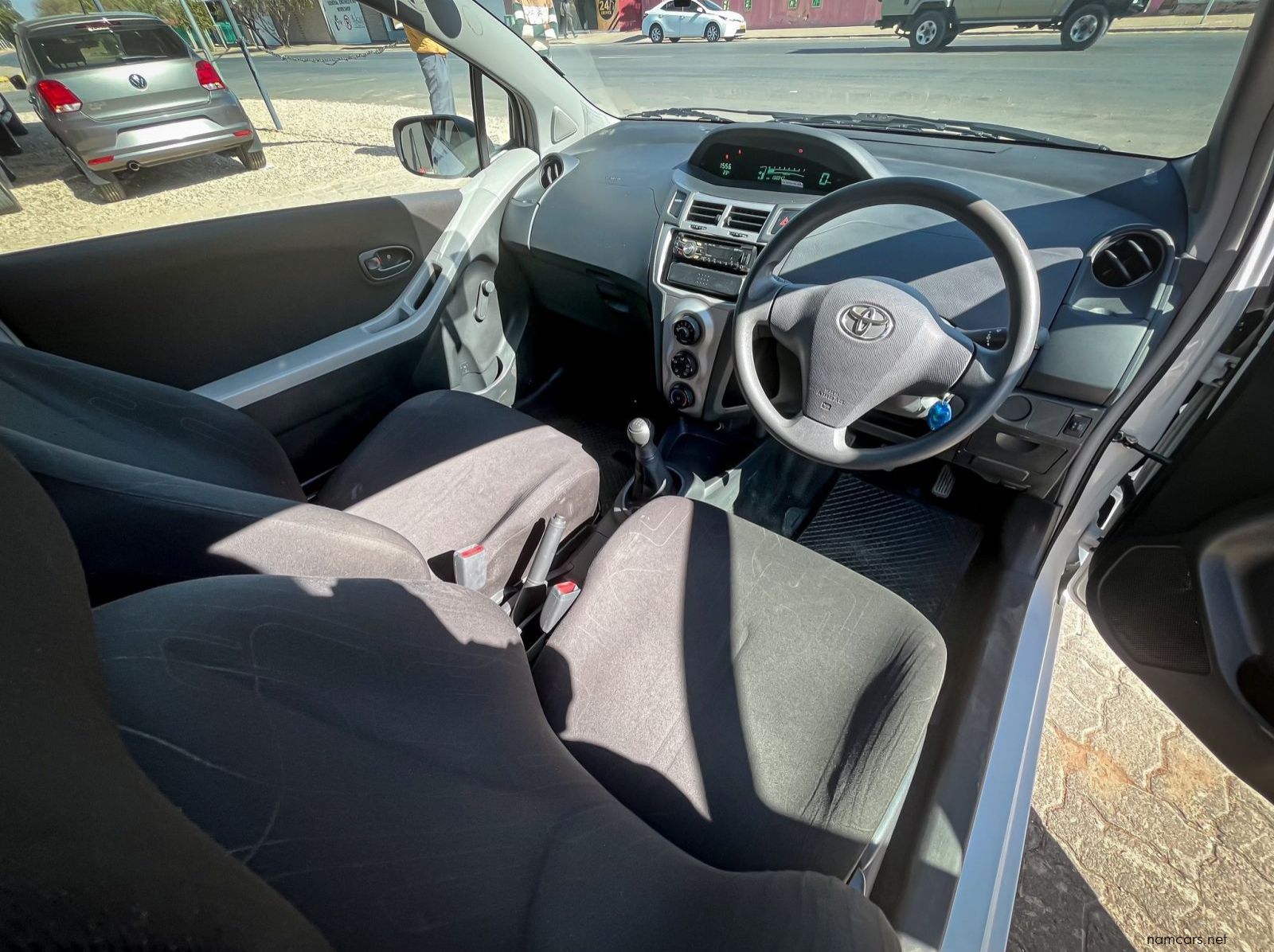 2011 Toyota YARIS 1.3 ZEN1 3DR M/T pictures