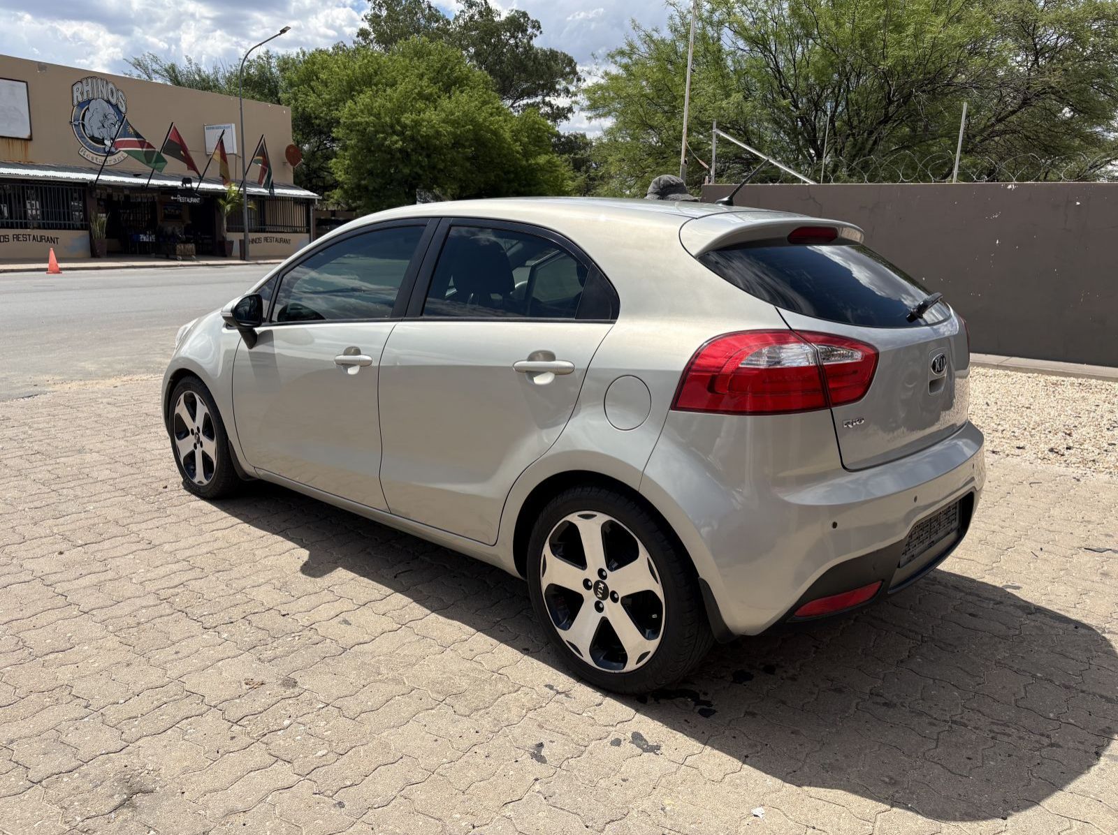 2014 Kia KIA RIO 1.4 TEC 5DR pictures