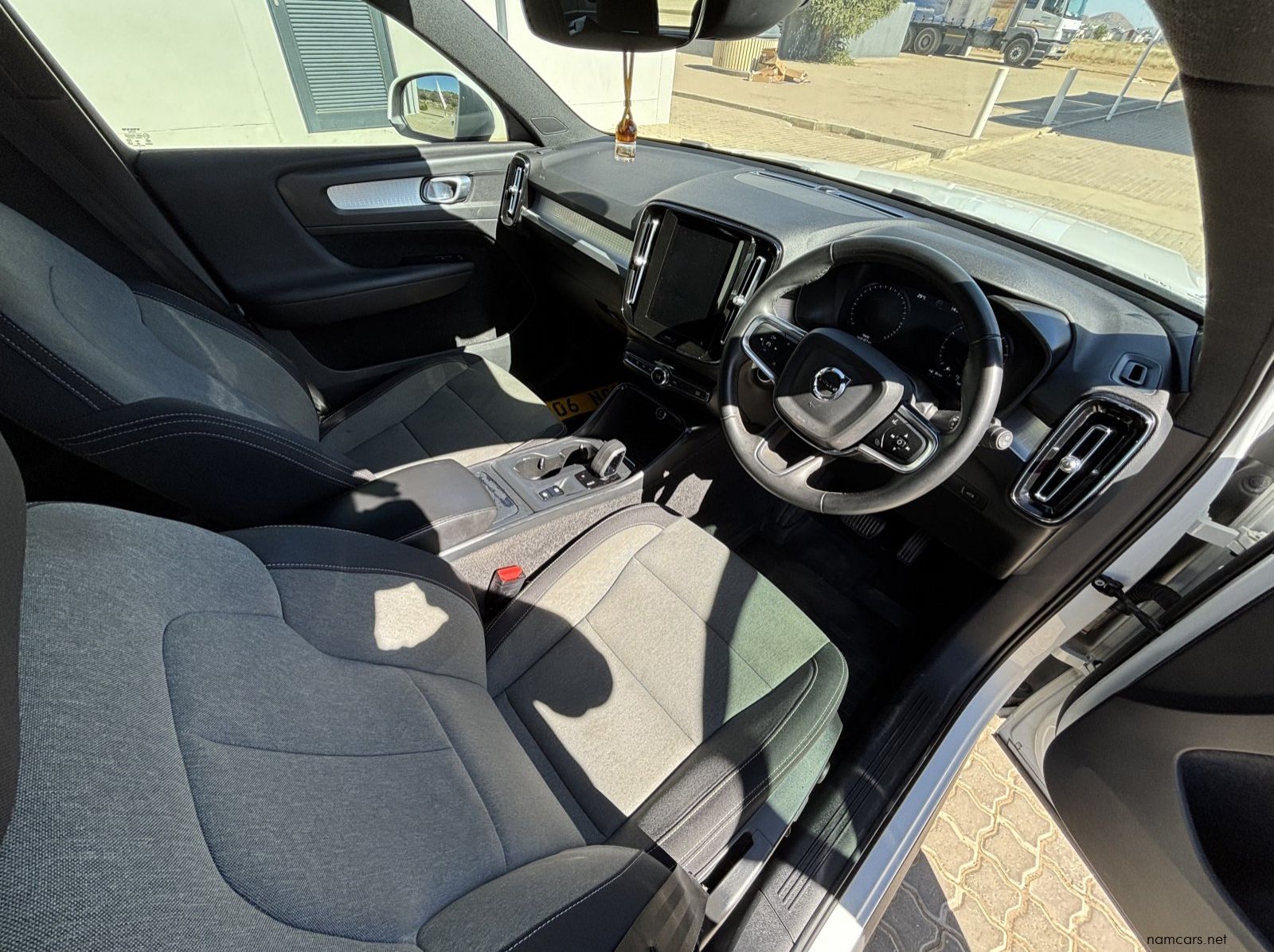 2022 Volvo XC40 T3 Momentum (NO DEPOSIT DEAL) pictures