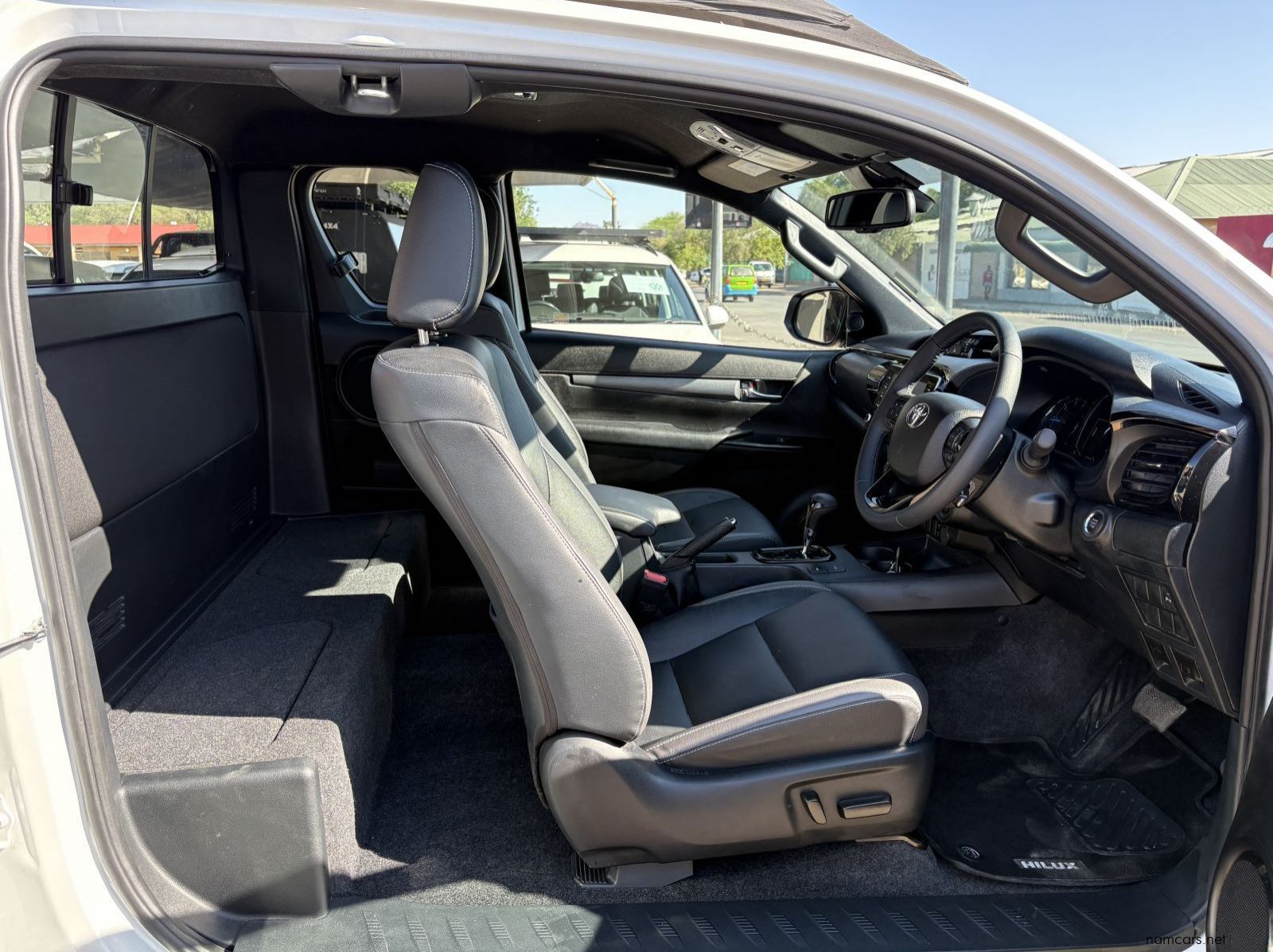 2025 Toyota HILUX 2.8 LEGEND 4X4 A/T E/CAB pictures