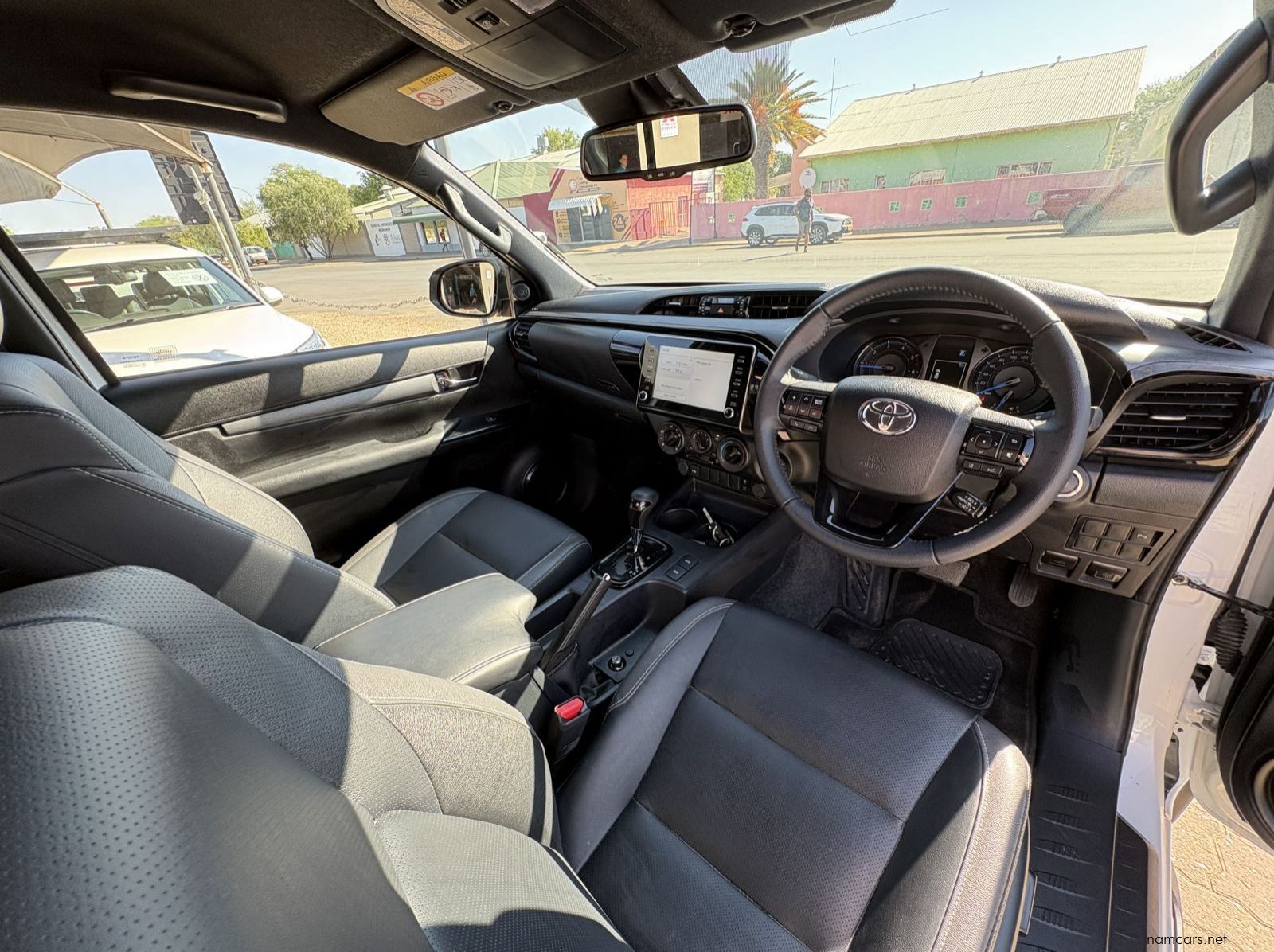 2025 Toyota HILUX 2.8 LEGEND 4X4 A/T E/CAB pictures