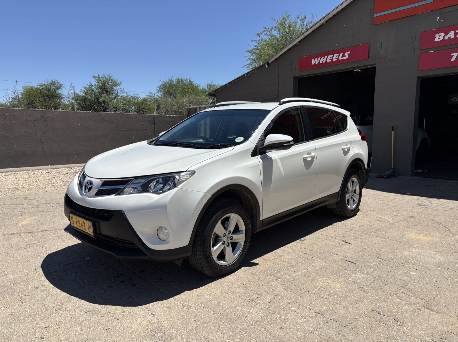 2014 Toyota RAV 4 2.2D GX 4X4 pictures