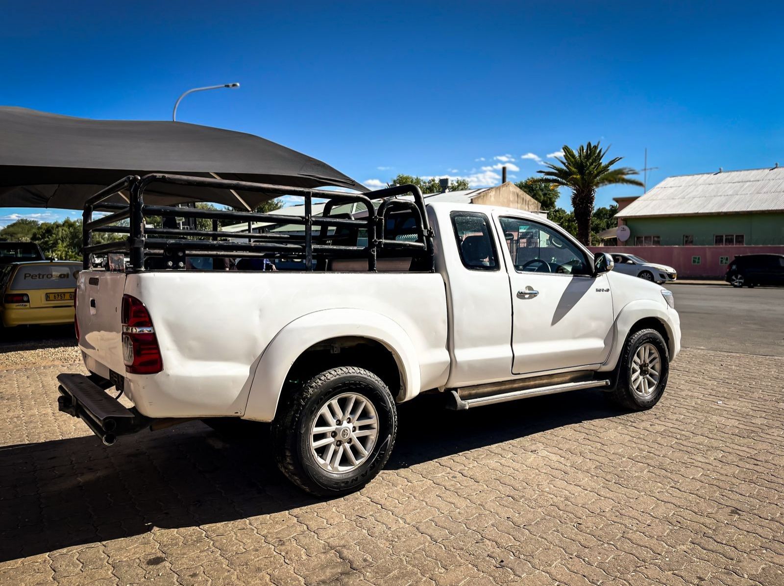 2014 Toyota TOYOTA HILUX  3.0 D-4D XTRA CAB P/U pictures