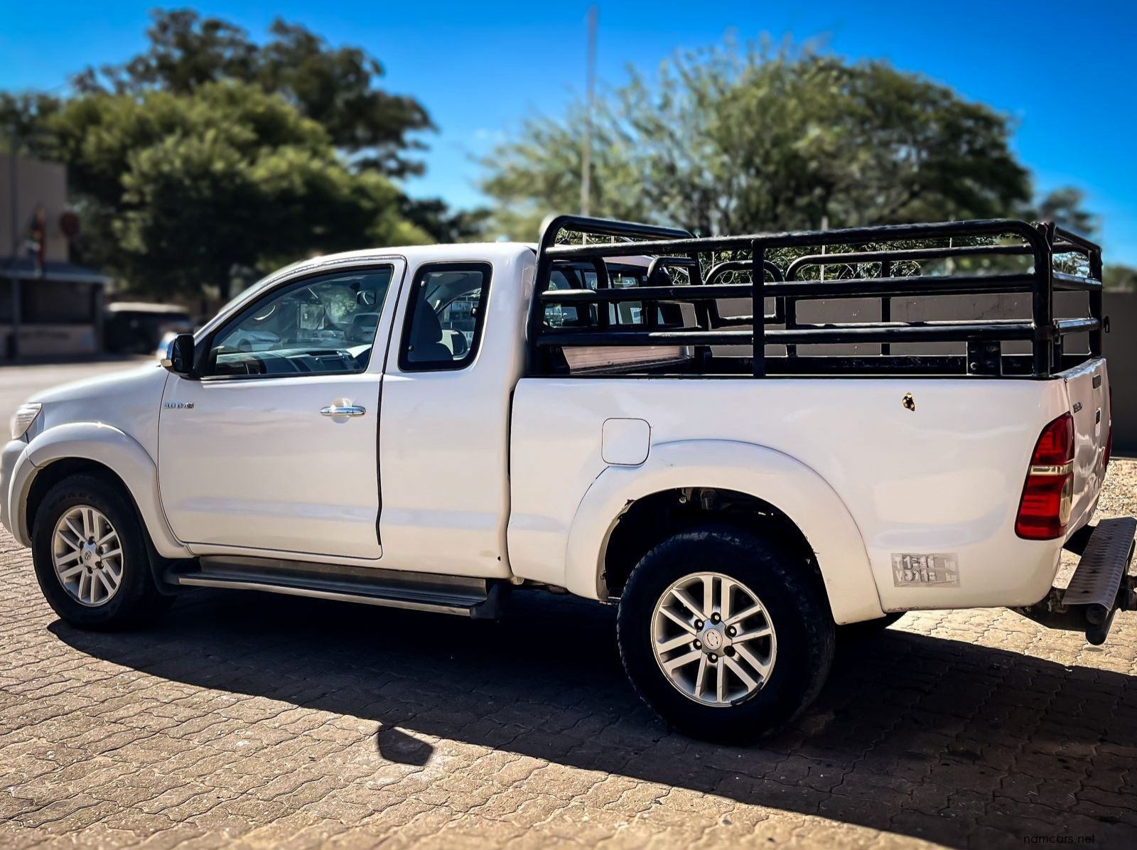 2014 Toyota TOYOTA HILUX  3.0 D-4D XTRA CAB P/U pictures