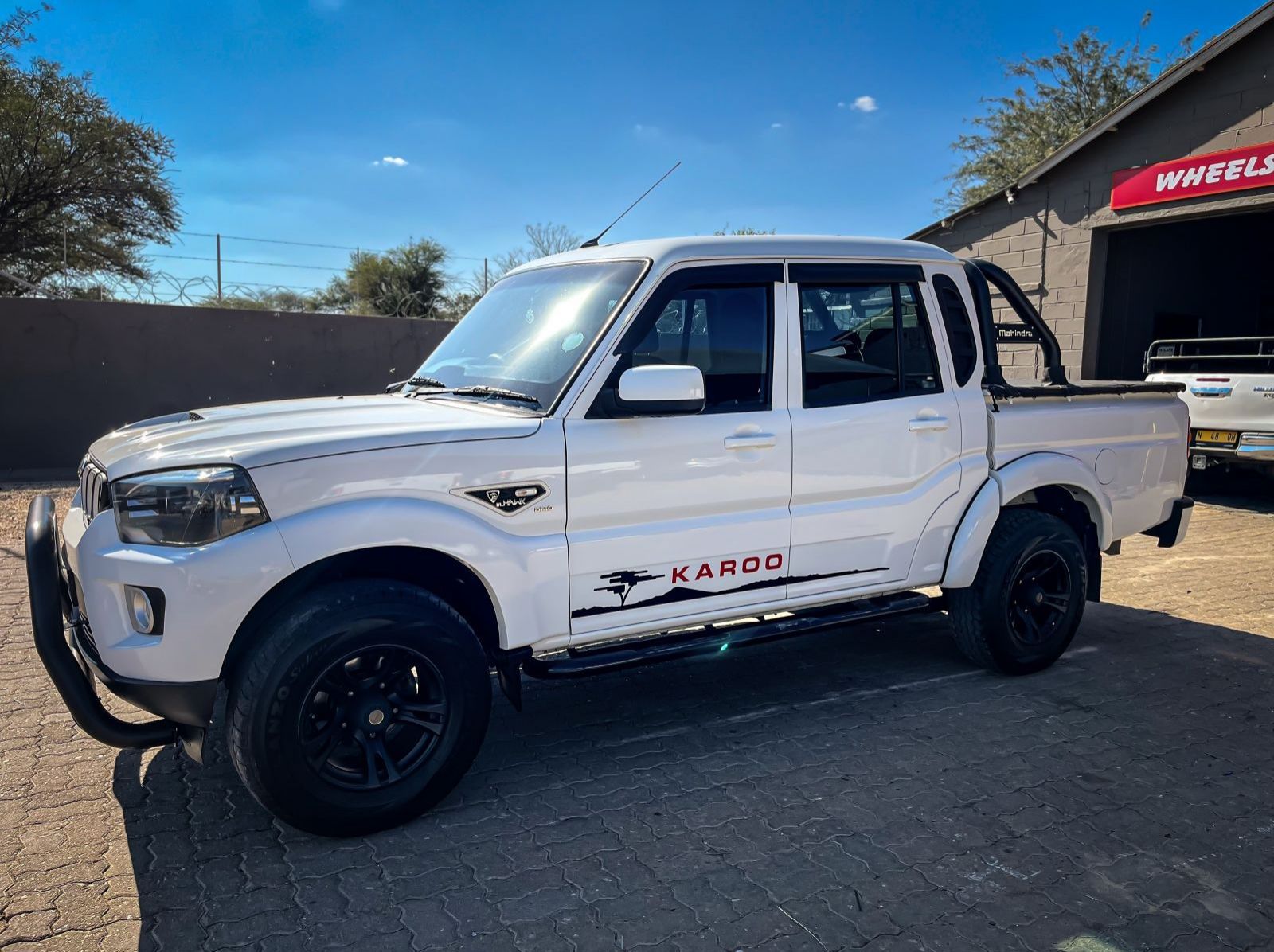 2022 Mahindra MAHINDRA PIK-UP 2.2 MHAWK S6 KAROO A/T D/C P/U pictures