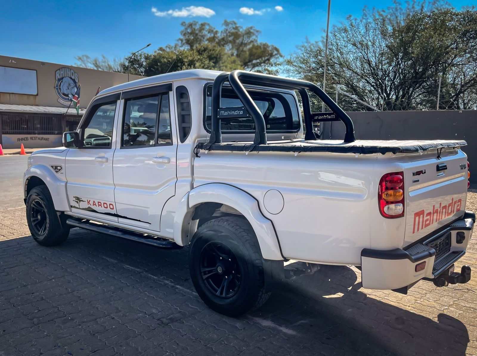 2022 Mahindra MAHINDRA PIK-UP 2.2 MHAWK S6 KAROO A/T D/C P/U pictures