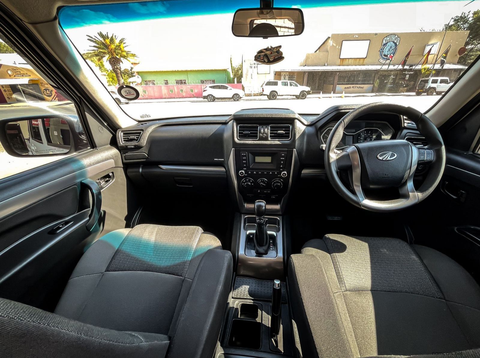 2022 Mahindra MAHINDRA PIK-UP 2.2 MHAWK S6 KAROO A/T D/C P/U pictures