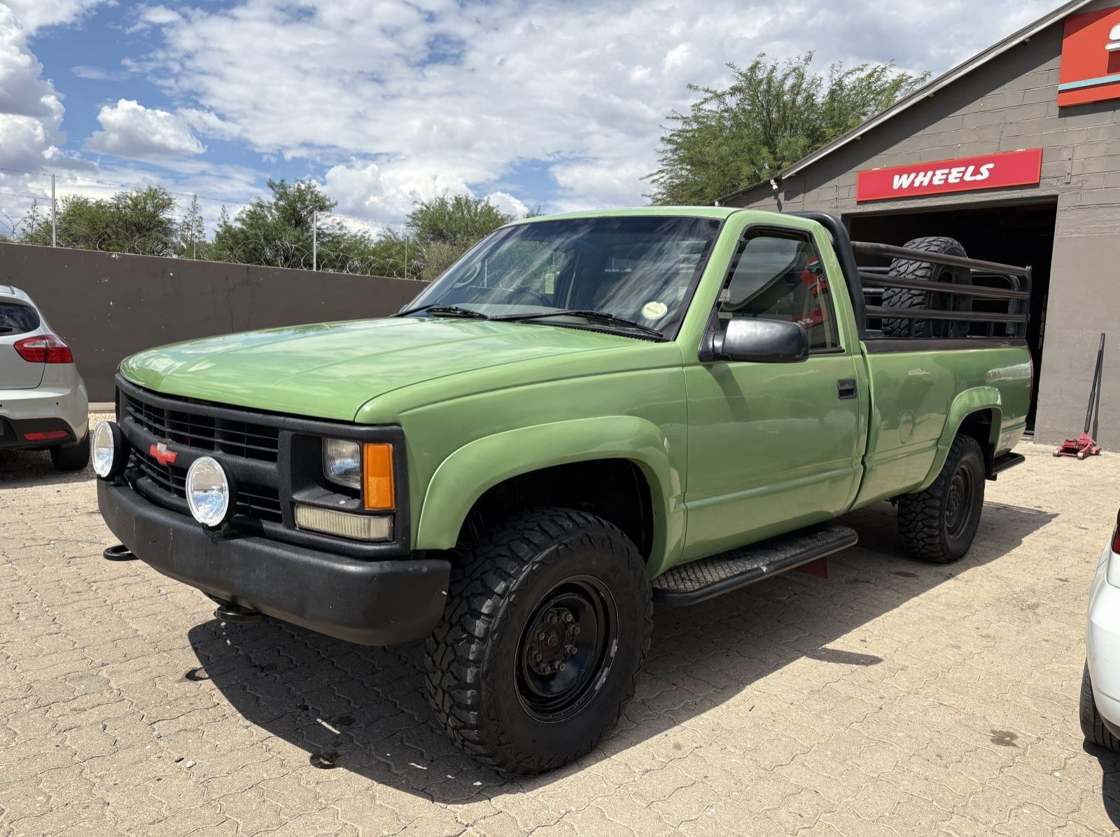 1997 Chevrolet CHEVROLET PICK-UP 4X4 V8 PETROL pictures