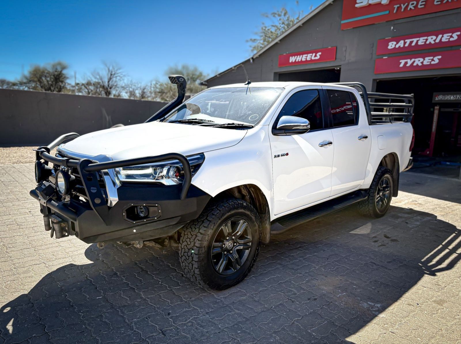 2020 Toyota Hilux 2.8 GD-6  4X4 A/T D/C pictures