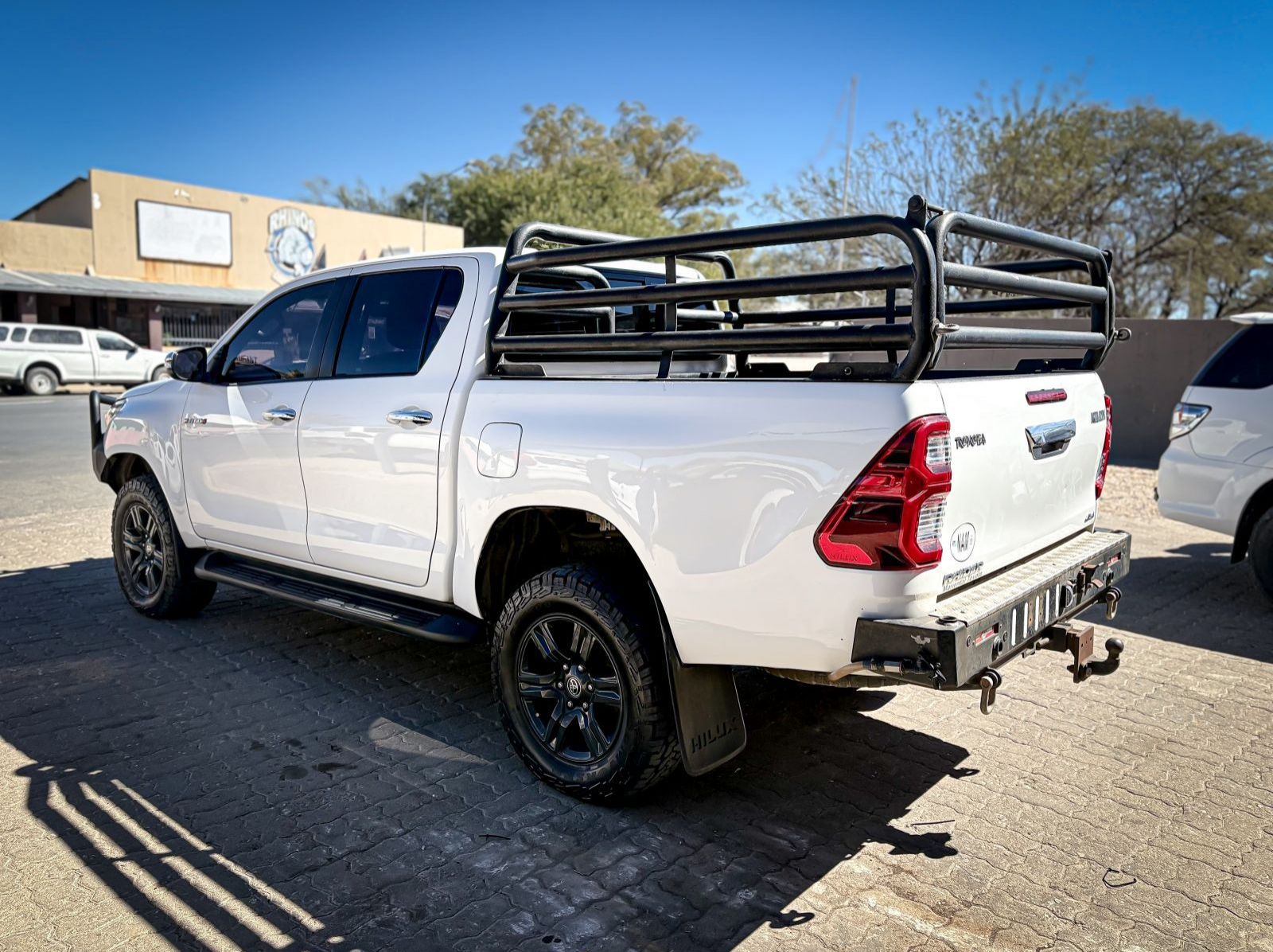 2020 Toyota Hilux 2.8 GD-6  4X4 A/T D/C pictures