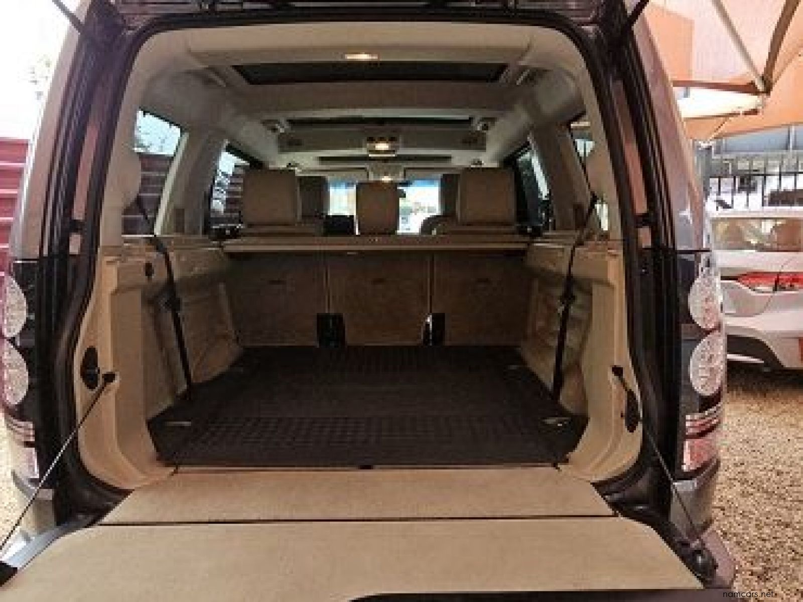 2015 Land Rover Discovery 4 HSE photo