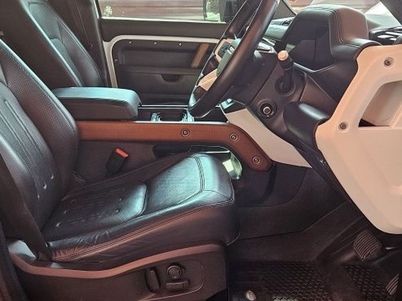 2021 Land Rover Defender 110 P400 HSE (294kw) photo