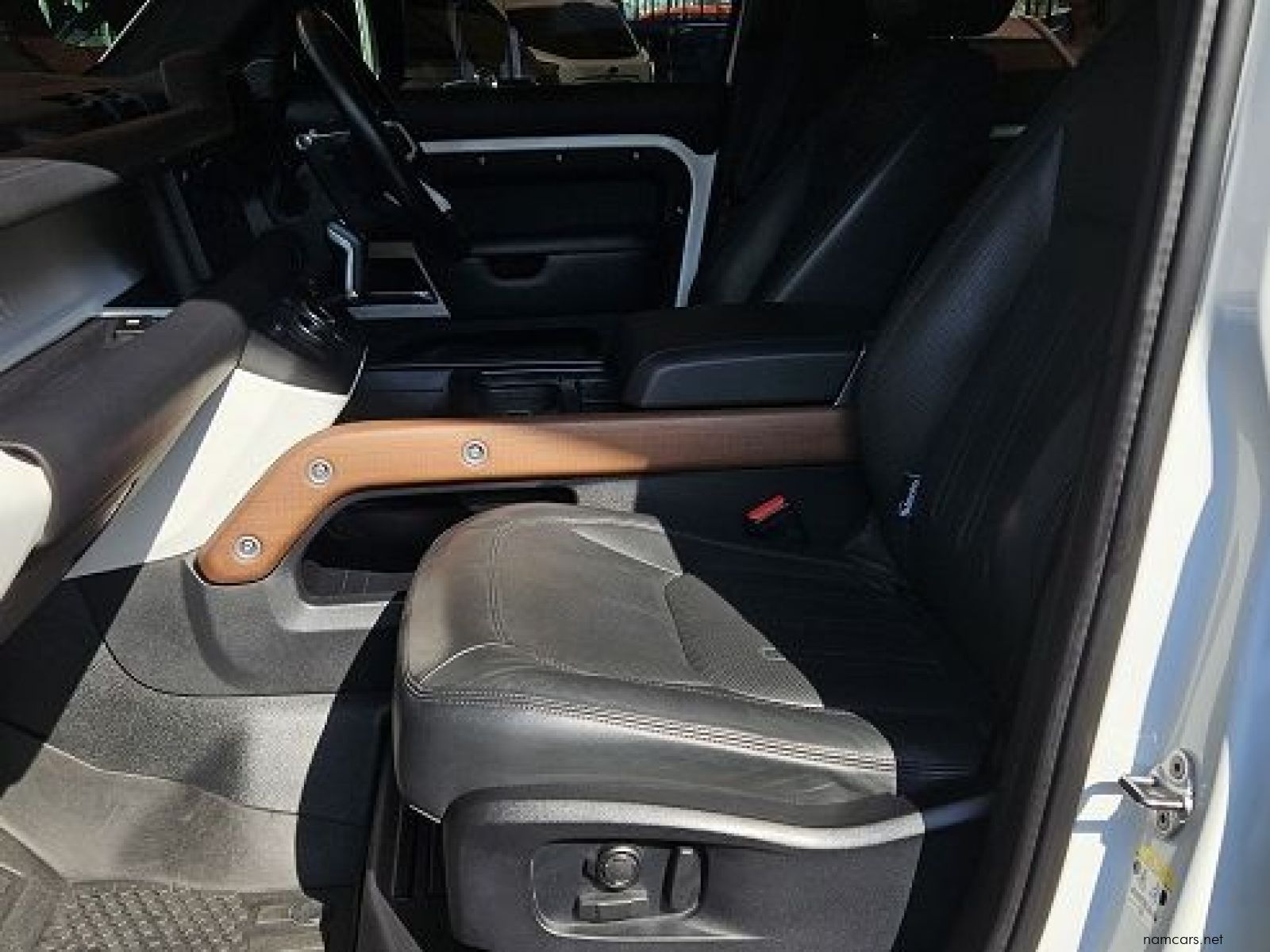 2021 Land Rover Defender 110 P400 HSE (294kw) photo