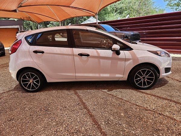 2017 Ford Fiesta Ambiente photo