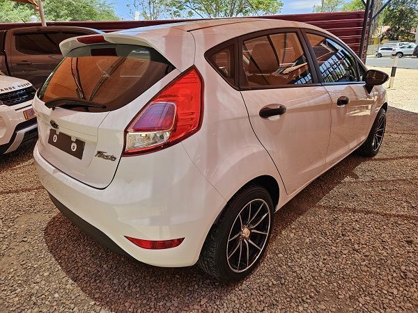 2017 Ford Fiesta Ambiente photo