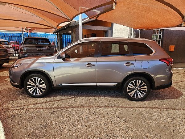 2021 Mitsubishi Outlander GLS AWD 7 Seater photo