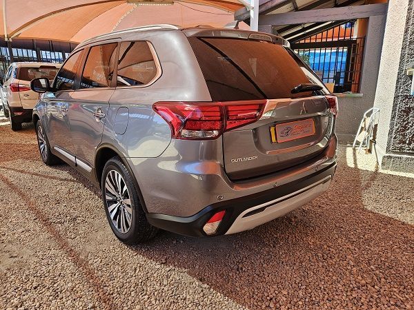 2021 Mitsubishi Outlander GLS AWD 7 Seater photo