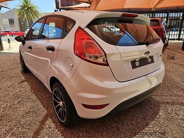 2017 Ford Fiesta Ambiente pictures