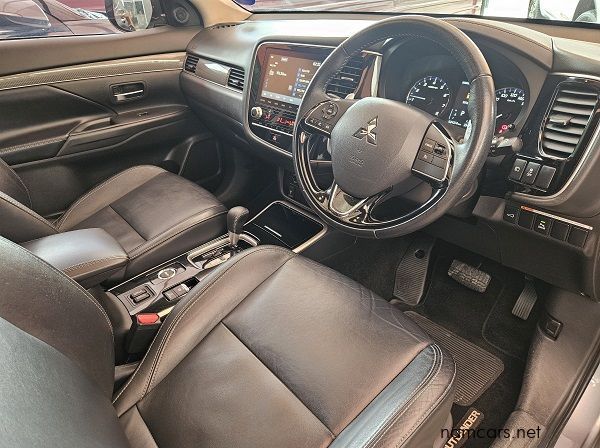 2021 Mitsubishi Outlander GLS AWD 7 Seater pictures