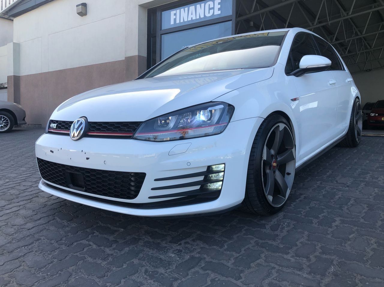 2014 Volkswagen GOLF GTI pictures