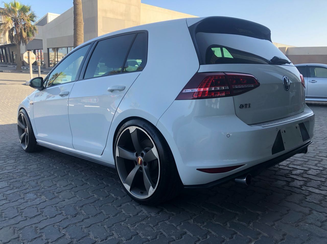 2014 Volkswagen GOLF GTI pictures