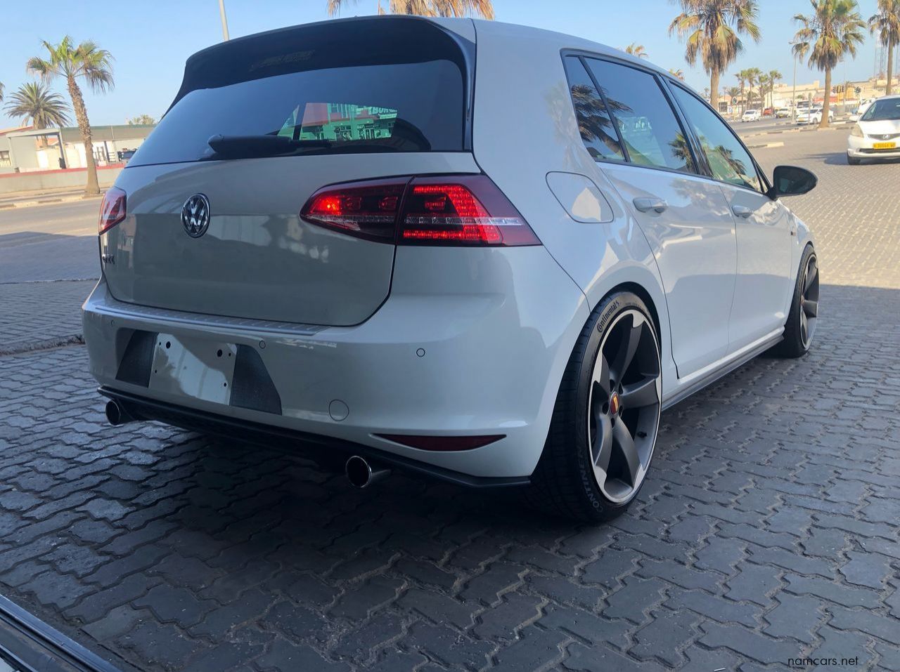 2014 Volkswagen GOLF GTI pictures