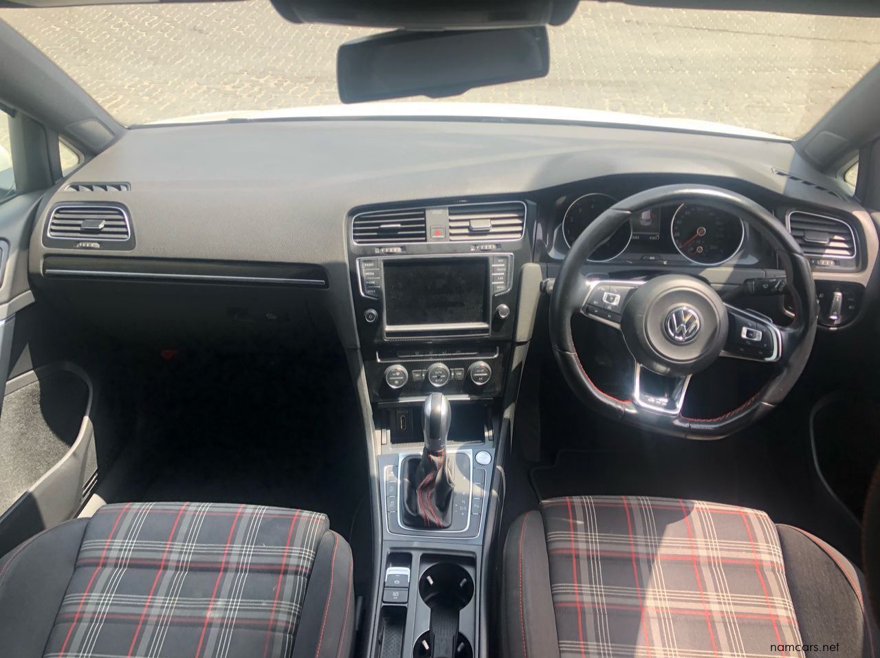 2014 Volkswagen GOLF GTI pictures