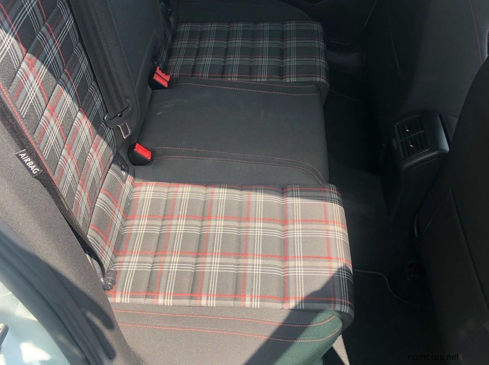 2014 Volkswagen GOLF GTI pictures