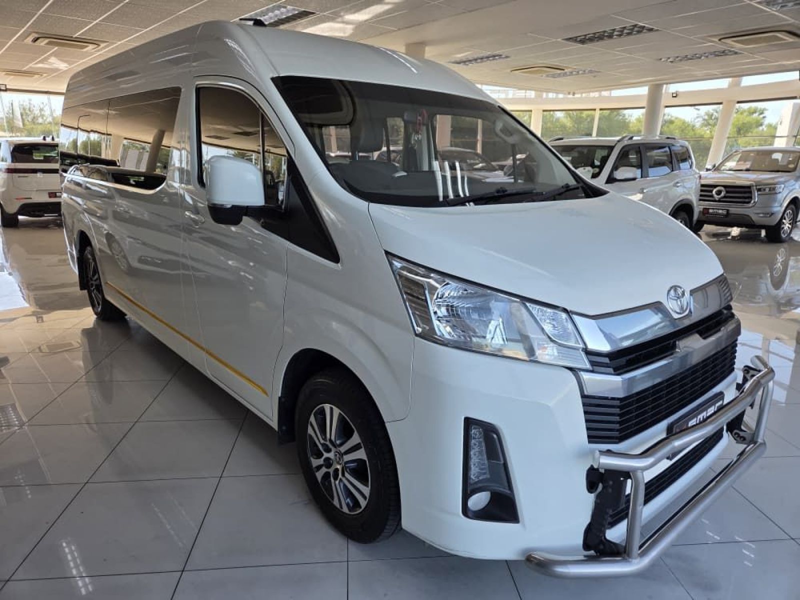 2023 Toyota Quantum 2.8 GL SLWB AT 14 Seater photo