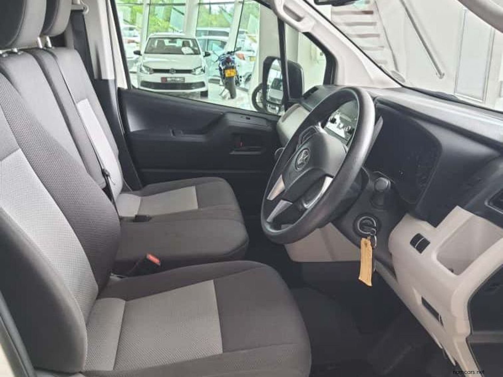 2024 Toyota Quantum 2.8 SLWB F/C P/V photo