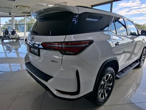 2025 Toyota Fortuner 2.4 GD-6 4x4 AT photo