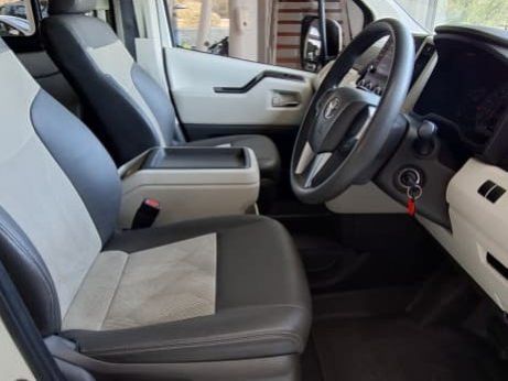 2023 Toyota Quantum 2.8 GL SLWB AT 14 Seater photo