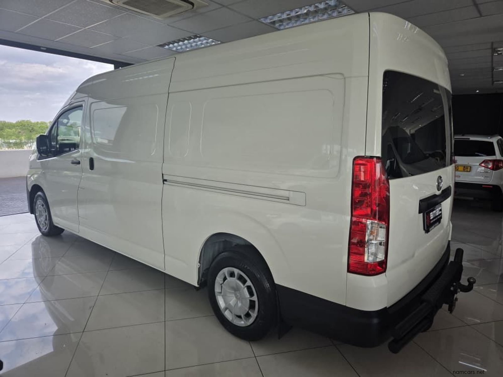 2023 Toyota Quantum 2.8 SLWB F/C P/V photo