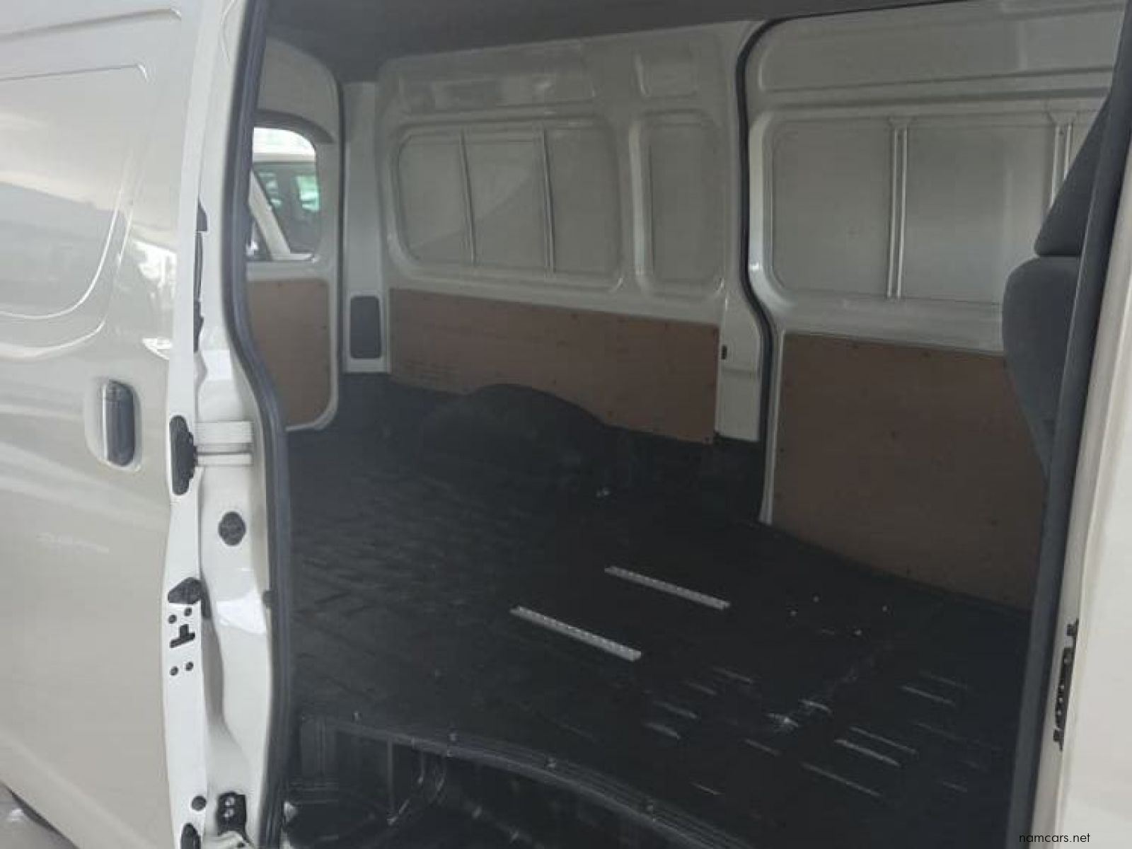 2023 Toyota Quantum 2.8 SLWB F/C P/V photo