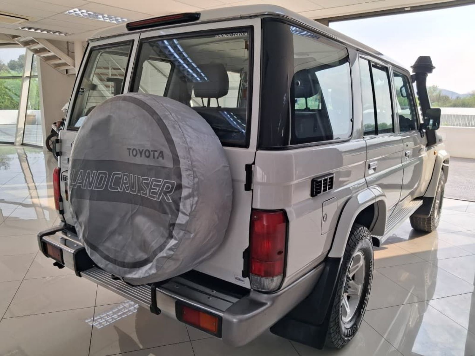 2019 Toyota Land Cruiser 76 4.5D V8 SW photo