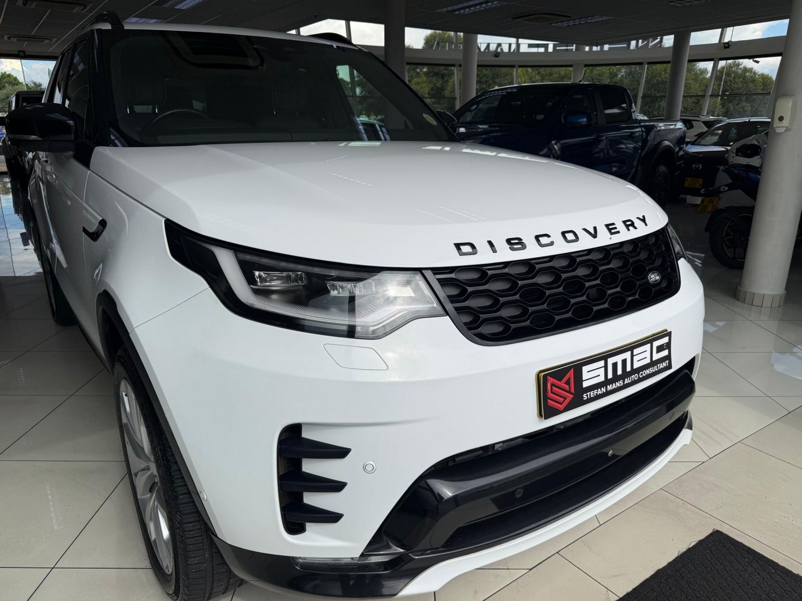 2021 Land Rover Discovery D300 3.0 TD SE R-Dynamic  AWD photo