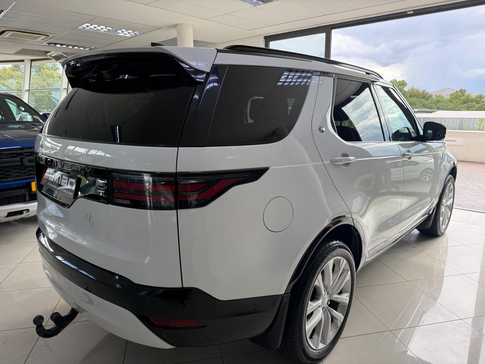 2021 Land Rover Discovery D300 3.0 TD SE R-Dynamic  AWD photo