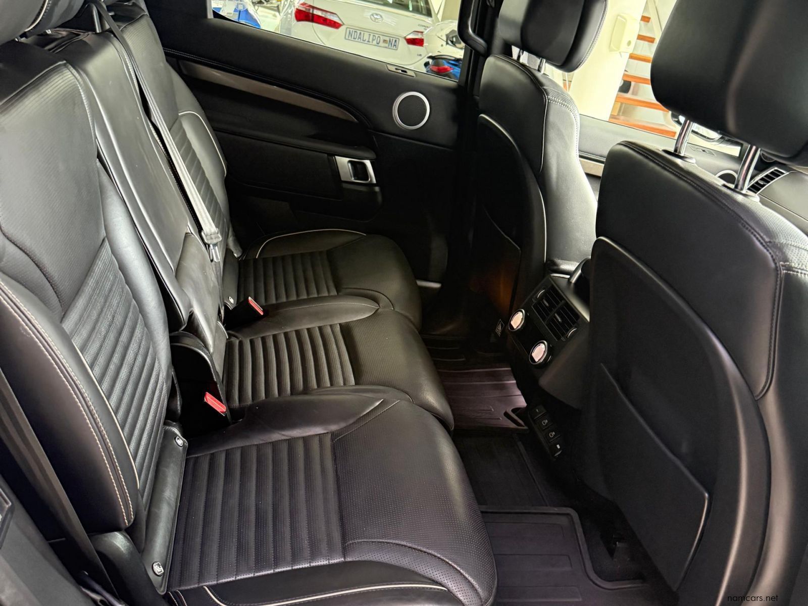 2021 Land Rover Discovery D300 3.0 TD SE R-Dynamic  AWD photo