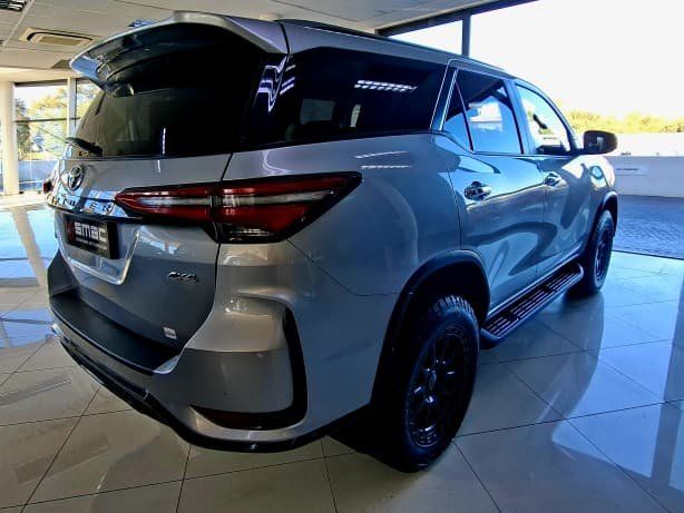 2025 Toyota Fortuner 2.4 GD-6 4x4 AT photo