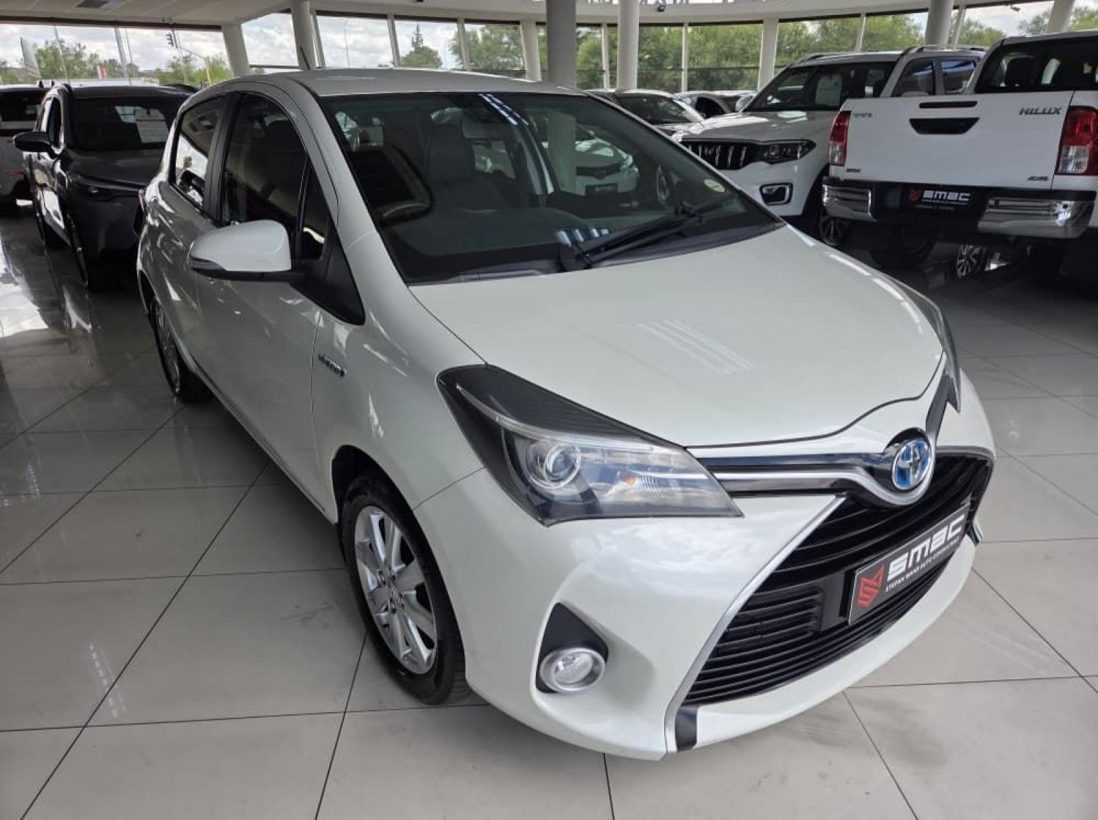 2015 Toyota Yaris 1.5 HSD XS Hybrid pictures