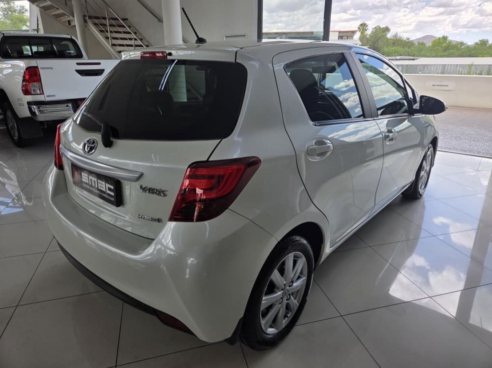 2015 Toyota Yaris 1.5 HSD XS Hybrid pictures