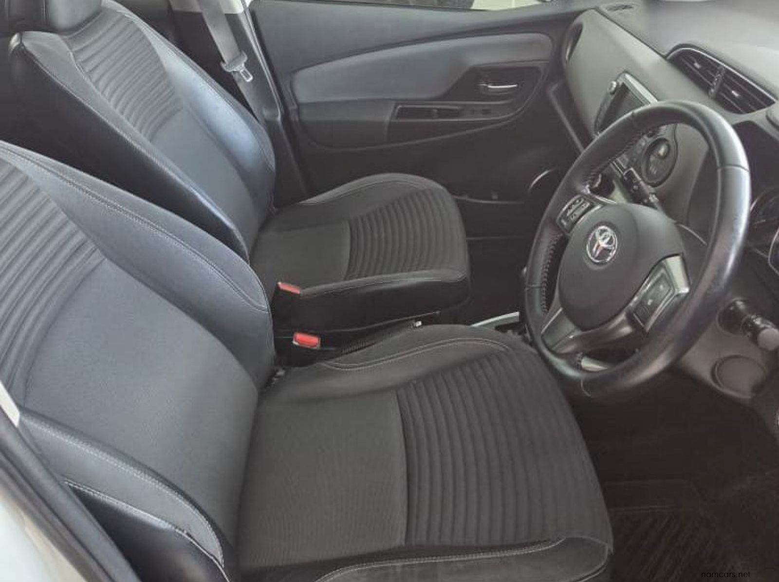 2015 Toyota Yaris 1.5 HSD XS Hybrid pictures