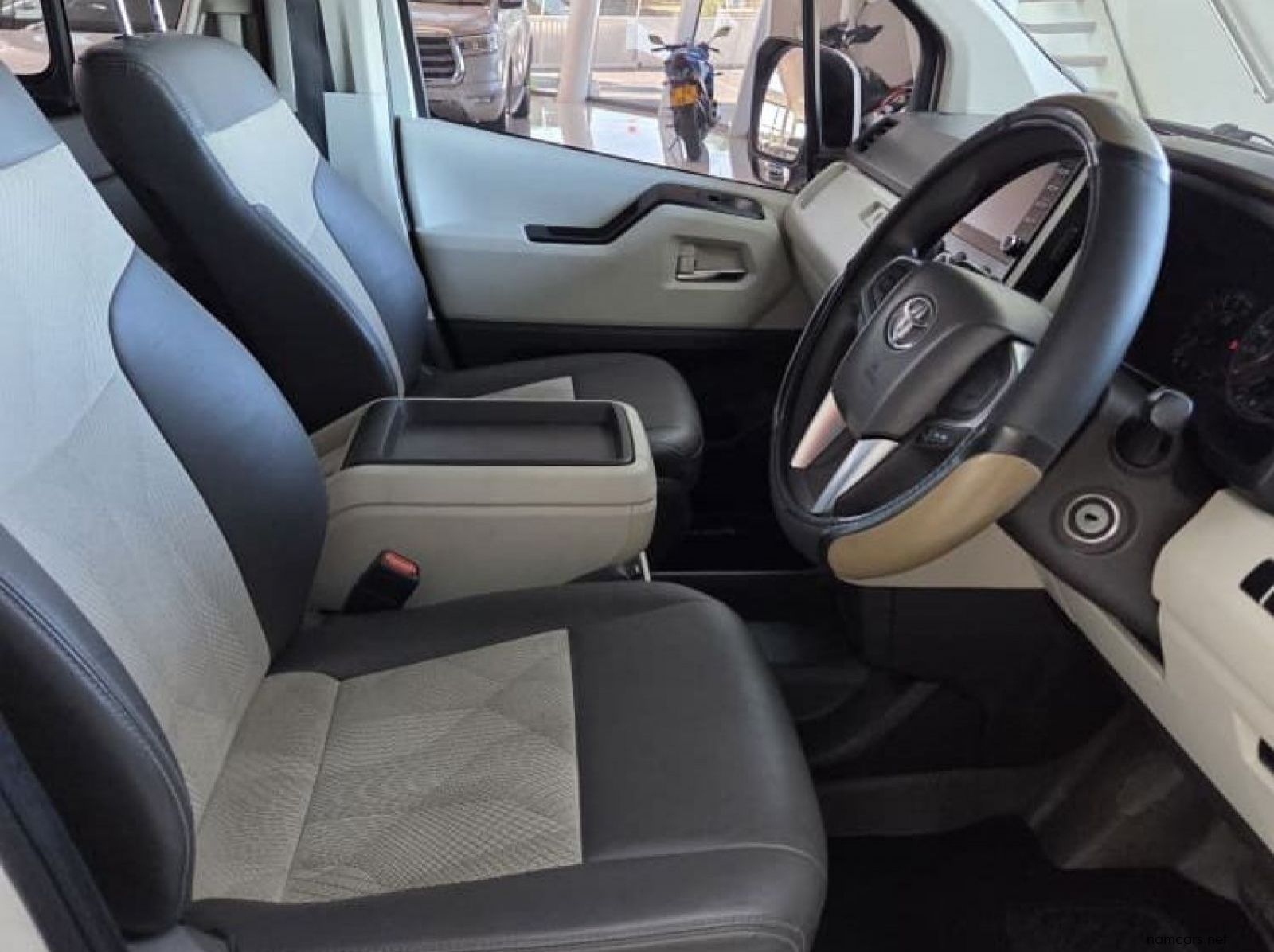 2023 Toyota Quantum 2.8 GL SLWB AT 14 Seater pictures