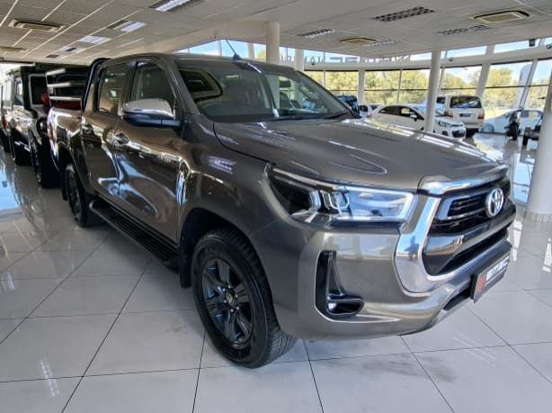 2021 Toyota Hilux 2.8 Gd 6 Raider 4x4 AT pictures