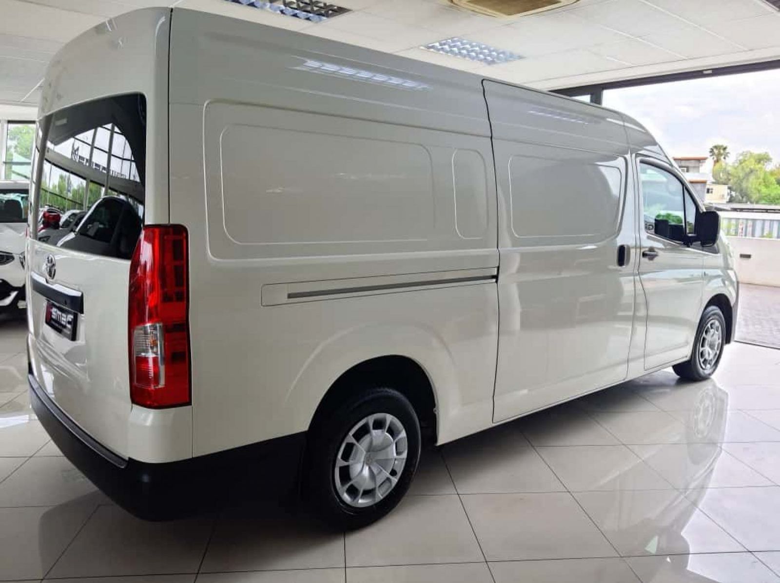 2024 Toyota Quantum 2.8 SLWB F/C P/V pictures