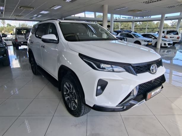 2025 Toyota Fortuner 2.4 GD-6 4x4 AT pictures