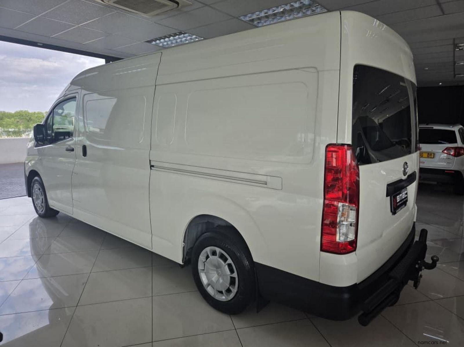 2023 Toyota Quantum 2.8 SLWB F/C P/V pictures