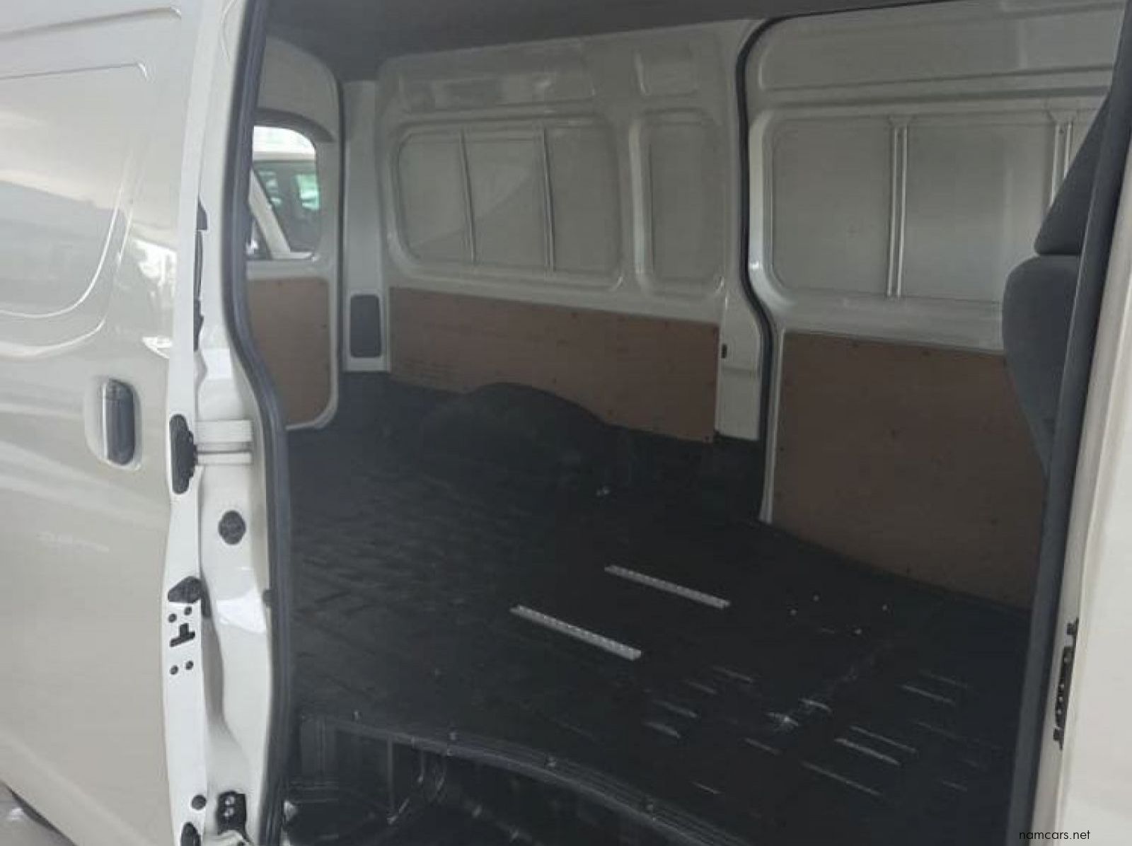 2023 Toyota Quantum 2.8 SLWB F/C P/V pictures